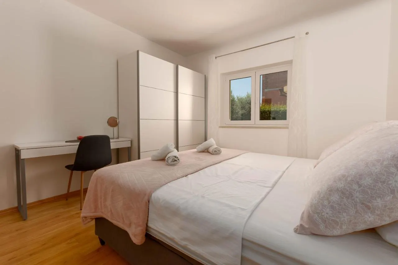 Apartment Lucija, Stinjan Pula Holiday home